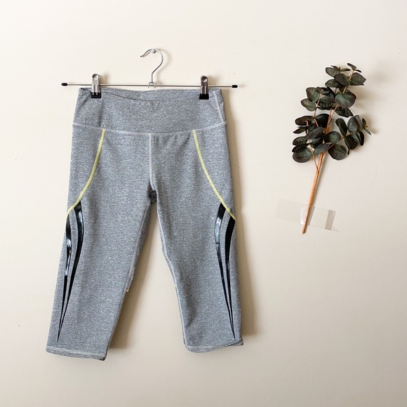 Fabletics Pants - Fabletics Gray Cropped Athletic Legging Size Small